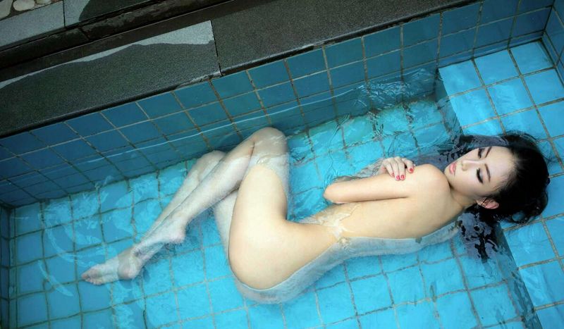 美体诱惑惹火写真