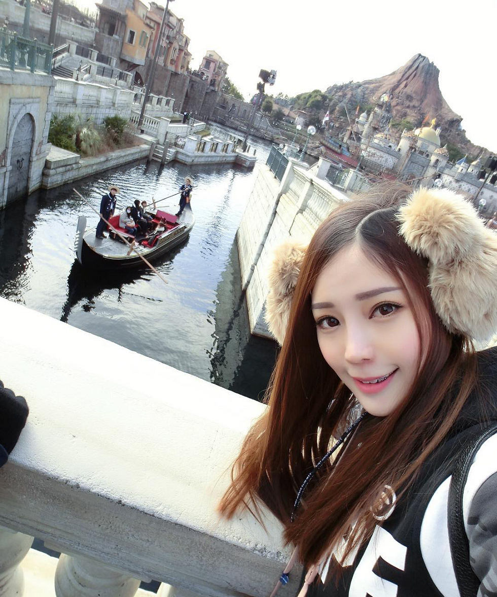 婀娜多姿的马来西亚正妹Ehuey Huey甜美性感写真26P