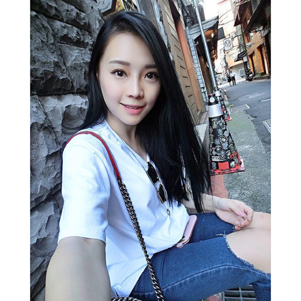 婀娜多姿的马来西亚正妹Ehuey Huey甜美性感写真26P