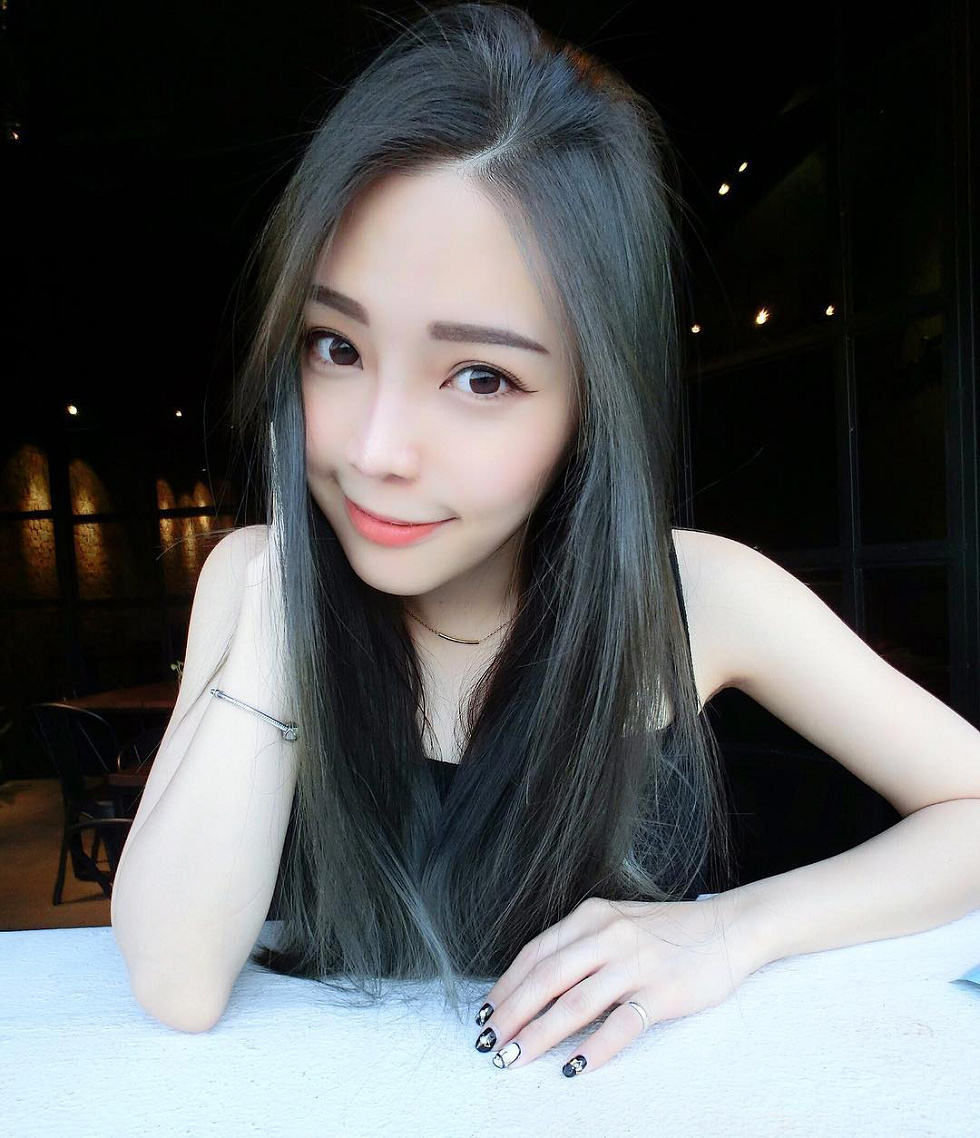 婀娜多姿的马来西亚正妹Ehuey Huey甜美性感写真26P