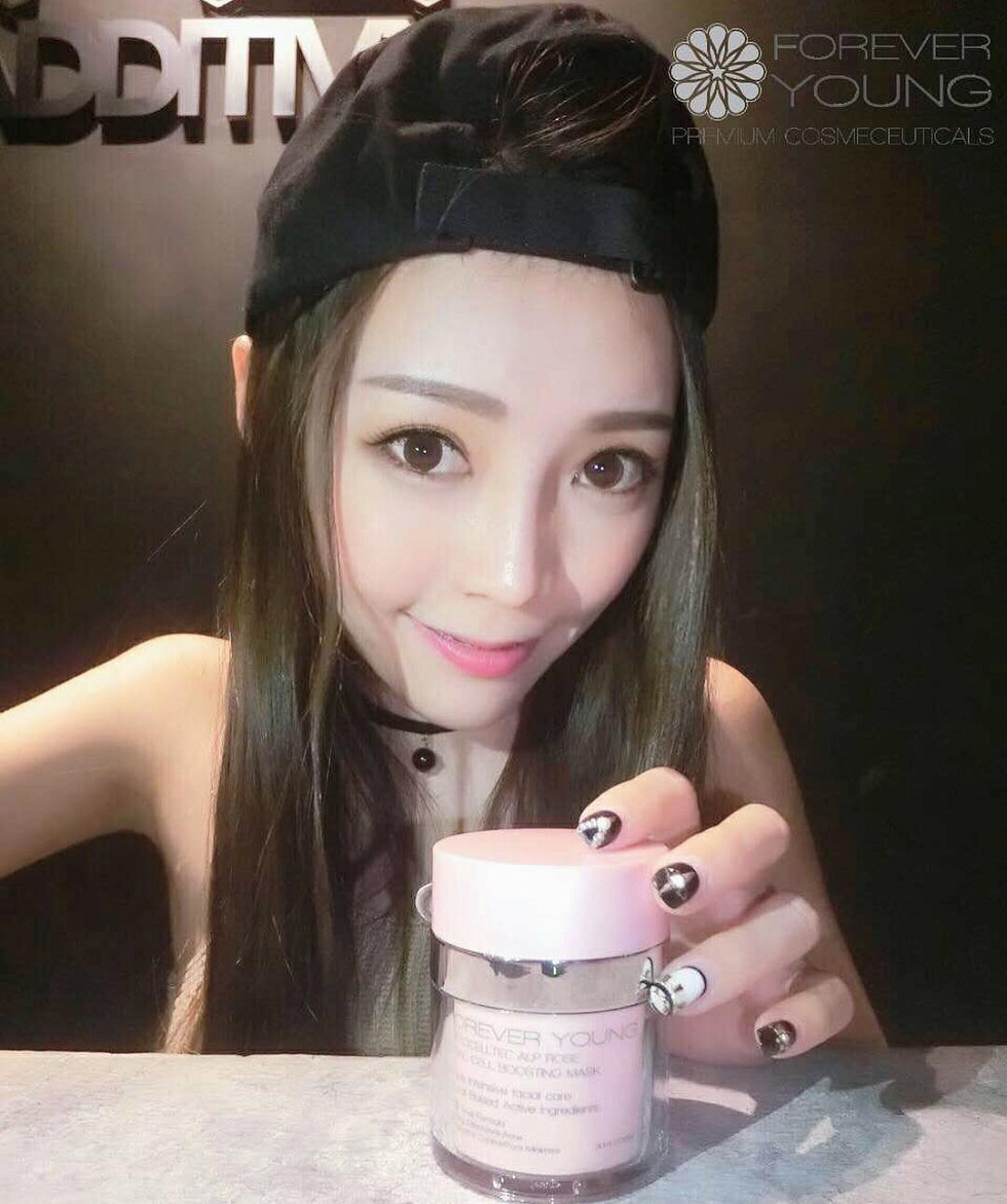 婀娜多姿的马来西亚正妹Ehuey Huey甜美性感写真26P