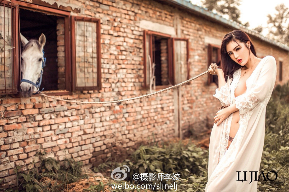 成都最火奶模yuki颜瑜性感人体艺术写真20P