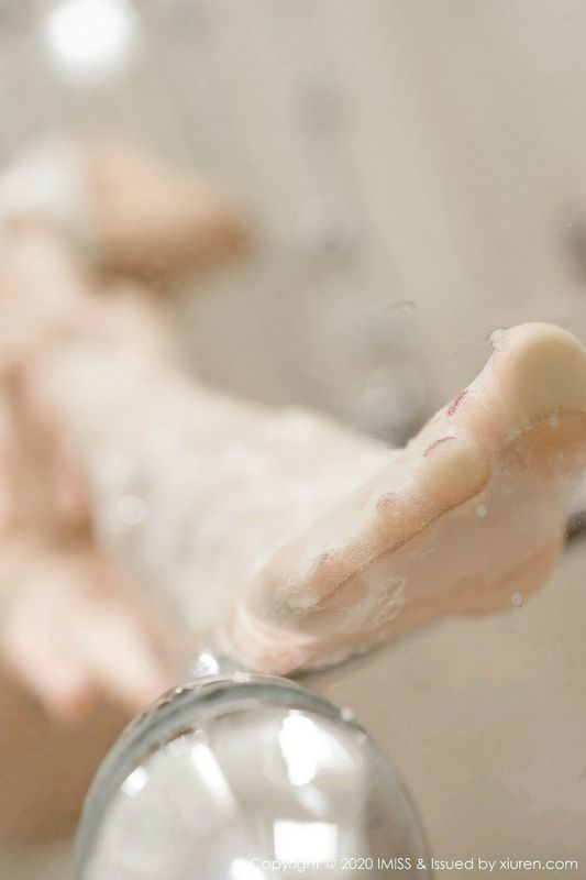 IMISS爱蜜社Vol.451_嫩模蓝夏Akasha私房浴室白色高叉连体衣湿身透视诱惑写真