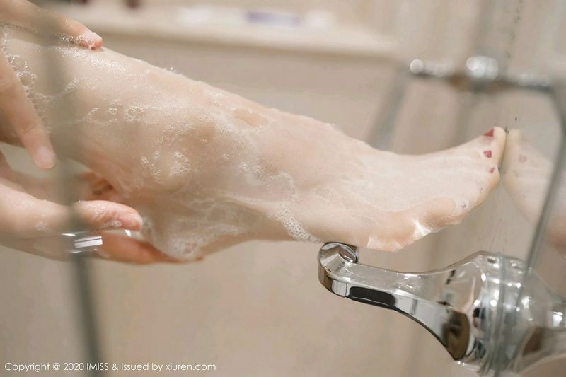 IMISS爱蜜社Vol.451_嫩模蓝夏Akasha私房浴室白色高叉连体衣湿身透视诱惑写真