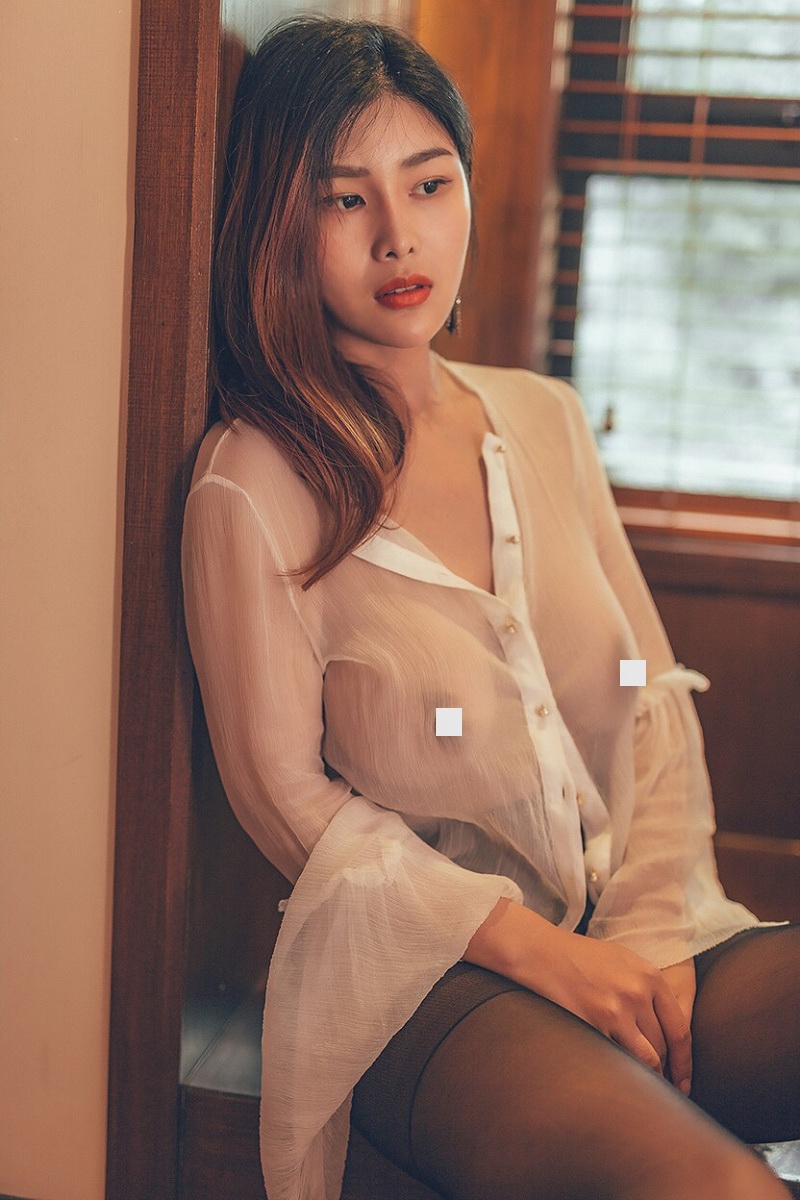 微博红人闫盼盼pandora最新军装加蛇纹制服性感写真34P