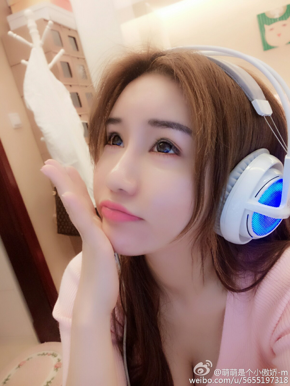 大乳妹子K8傲娇萌萌大尺度微博海量诱惑写真207P