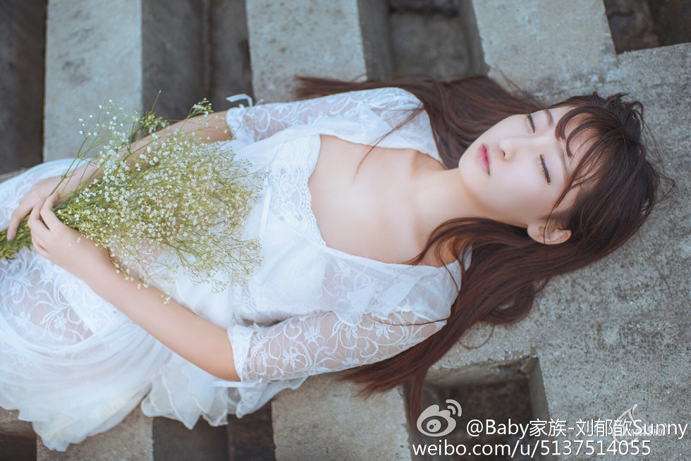 电眼嫩模刘郁歆超性感情趣内衣Cosplay系列童颜巨乳写真59P