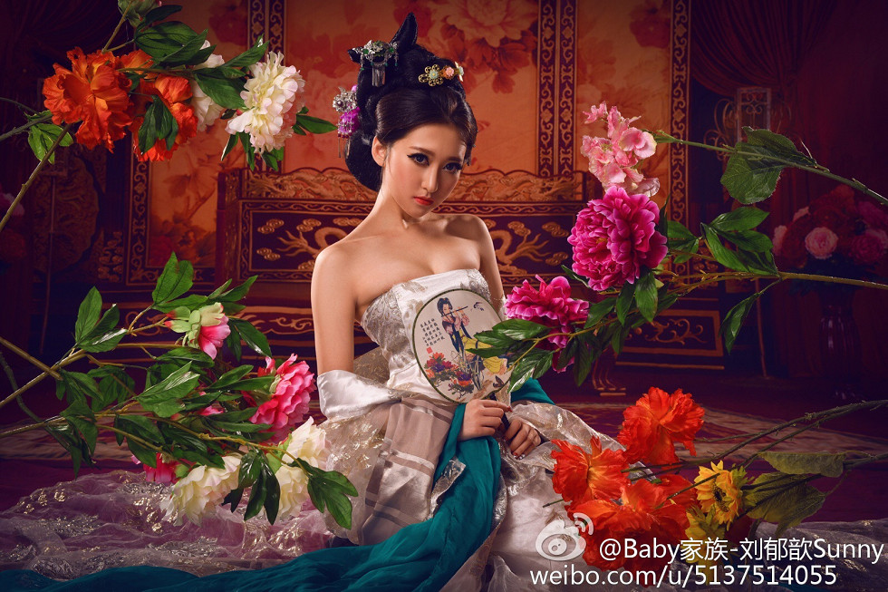 电眼嫩模刘郁歆超性感情趣内衣Cosplay系列童颜巨乳写真59P