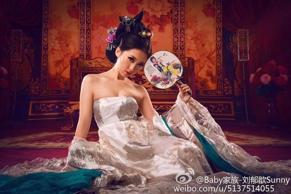 电眼嫩模刘郁歆超性感情趣内衣Cosplay系列童颜巨乳写真59P