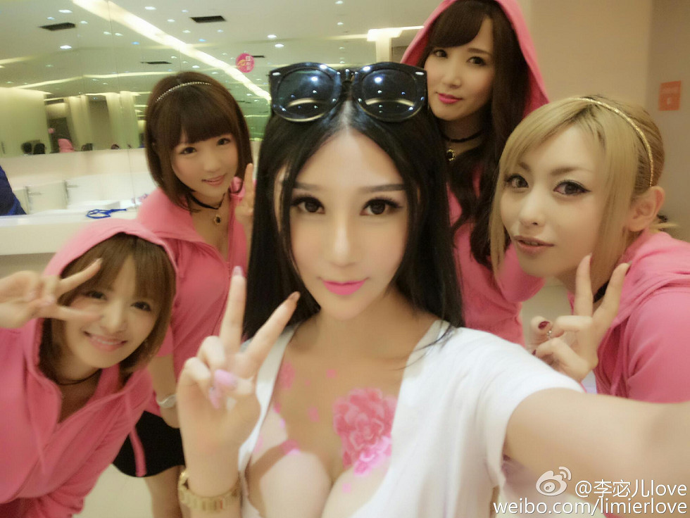 国产嫩模湿吻女神李宓儿高颜值大尺度美胸豪乳海量性感写真111P