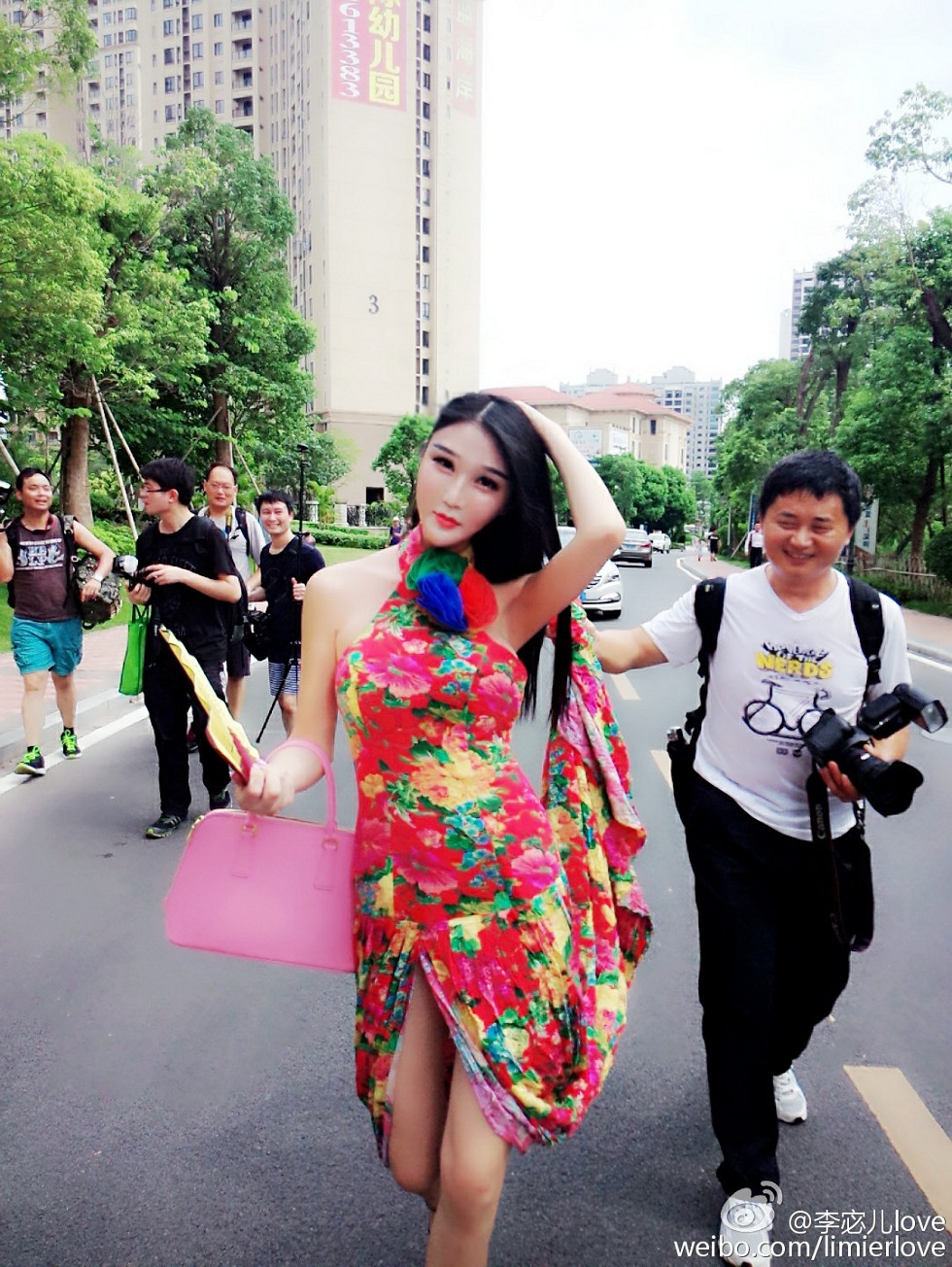 国产嫩模湿吻女神李宓儿高颜值大尺度美胸豪乳海量性感写真111P