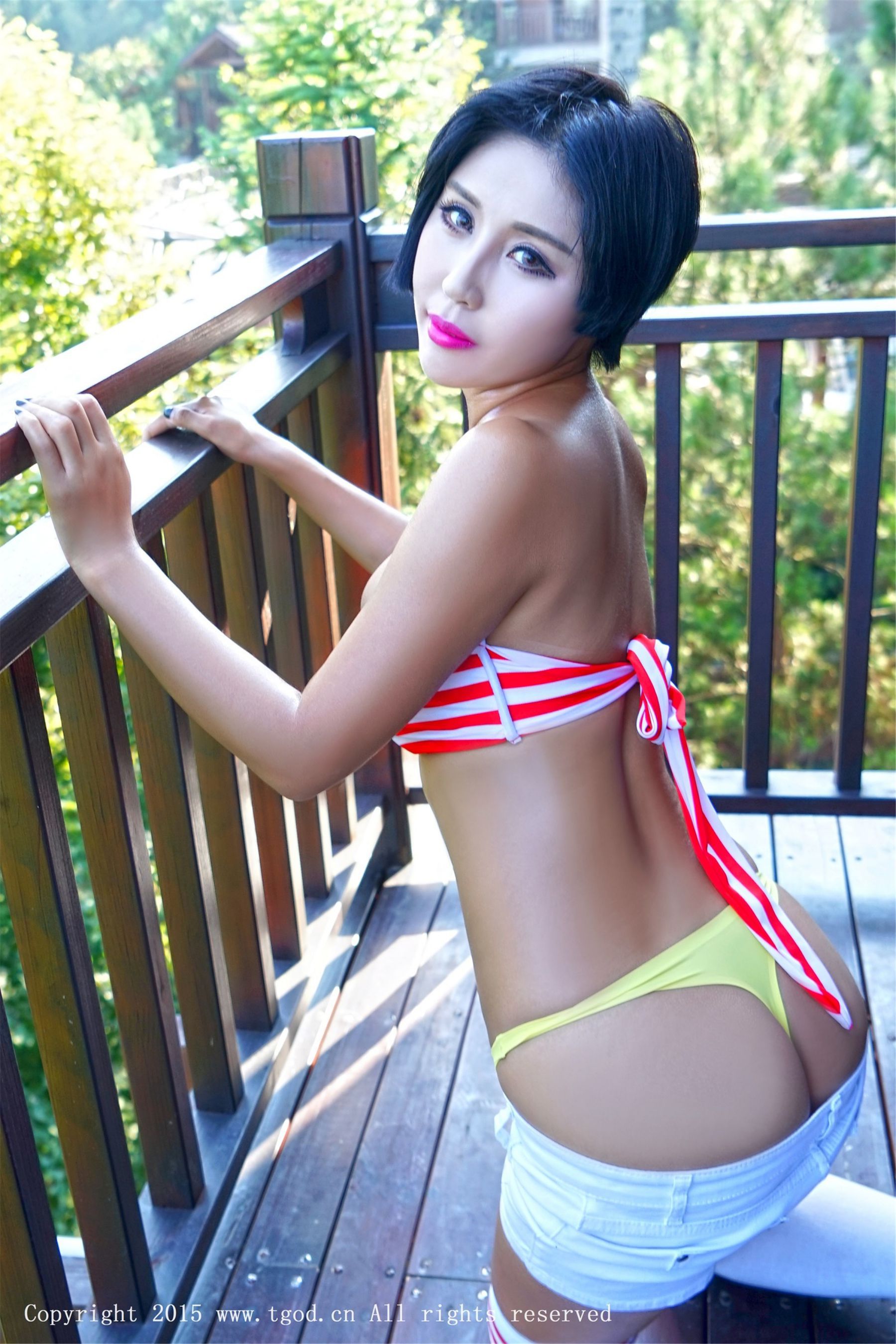 娜依灵儿《云曼旅拍》热裤翘臀诱惑 [TGOD推女神] 写真集