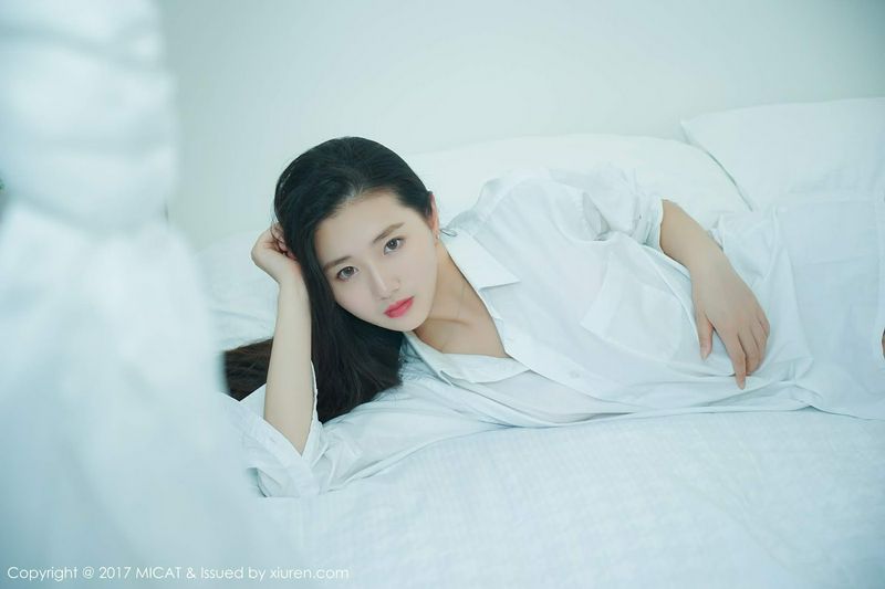 性感美人画画诱人雪白长腿好性感