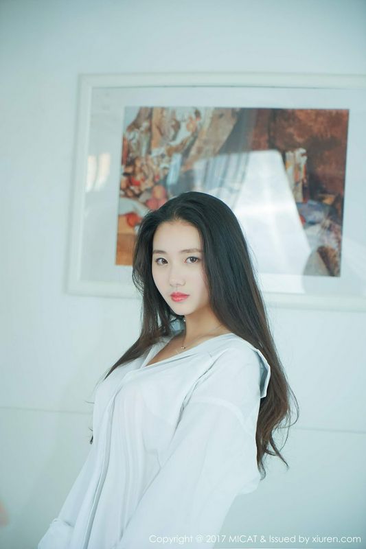 性感美人画画诱人雪白长腿好性感