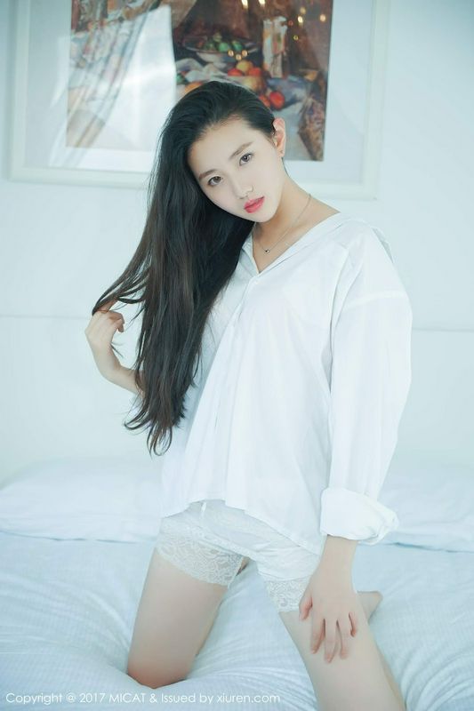 性感美人画画诱人雪白长腿好性感