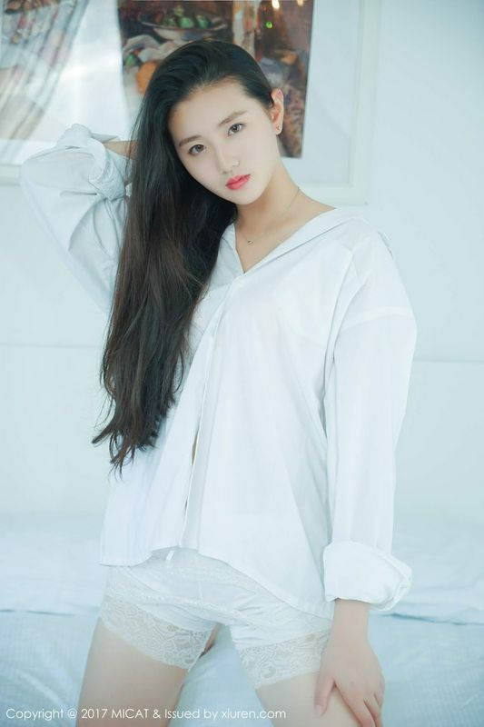 性感美人画画诱人雪白长腿好性感