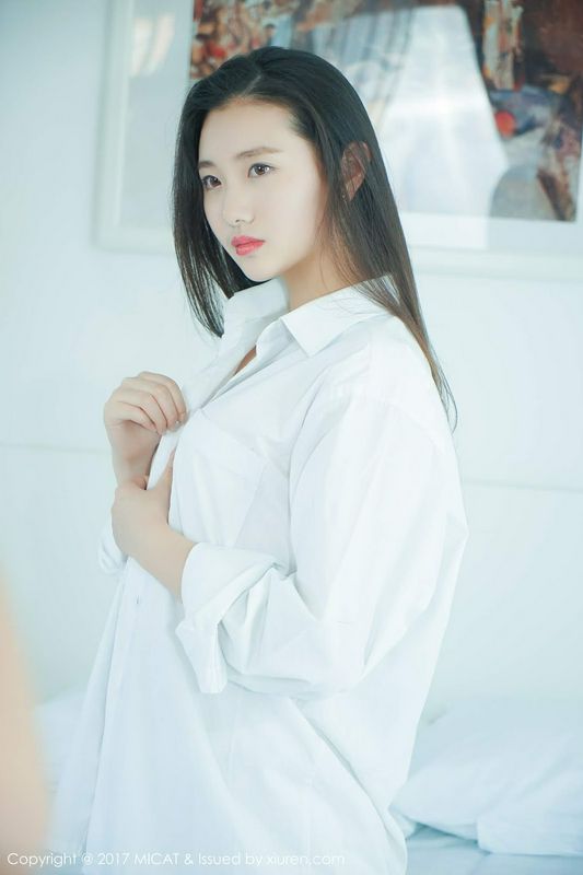 性感美人画画诱人雪白长腿好性感