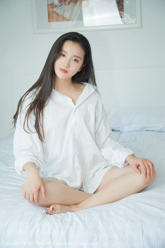 性感美人画画诱人雪白长腿好性感