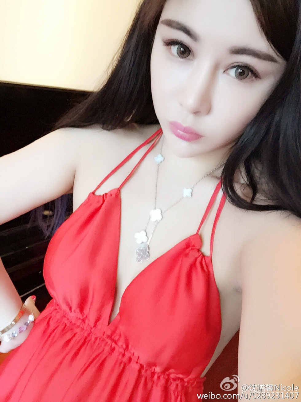 美女嫩模沈诺馨性感S曲线完美身材喷血微博海量写真225P