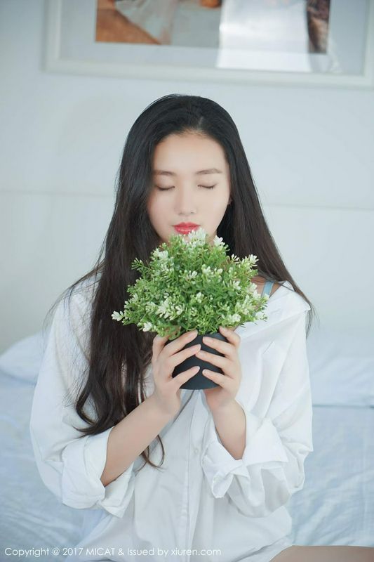 性感美人画画诱人雪白长腿好性感