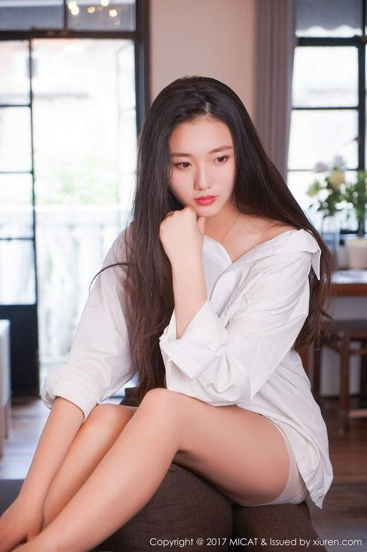 性感美人画画诱人雪白长腿好性感