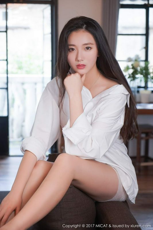 性感美人画画诱人雪白长腿好性感