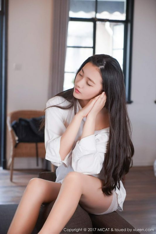 性感美人画画诱人雪白长腿好性感