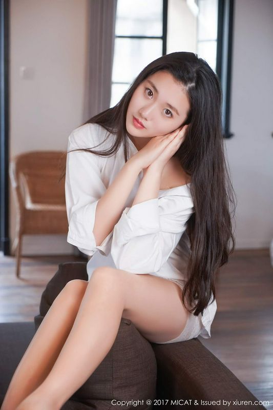 性感美人画画诱人雪白长腿好性感