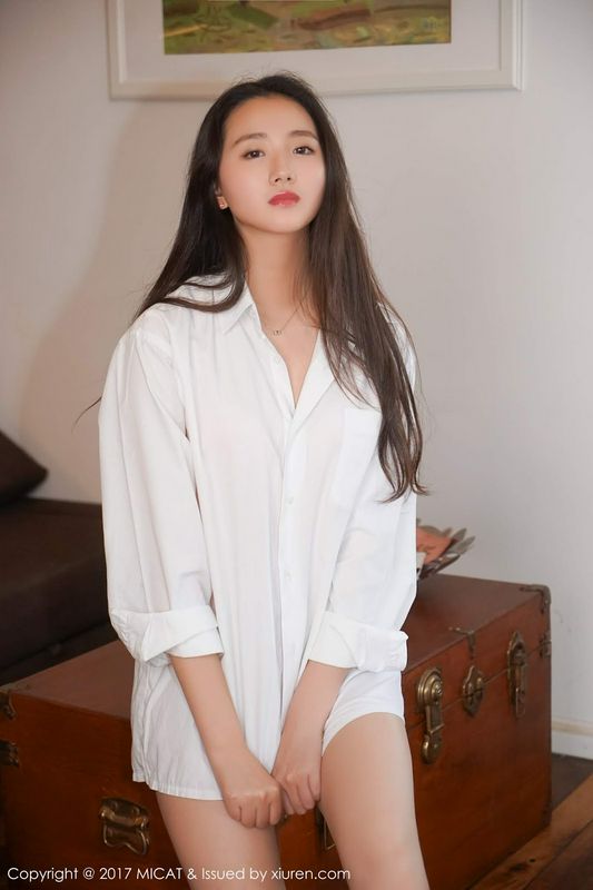 性感美人画画诱人雪白长腿好性感