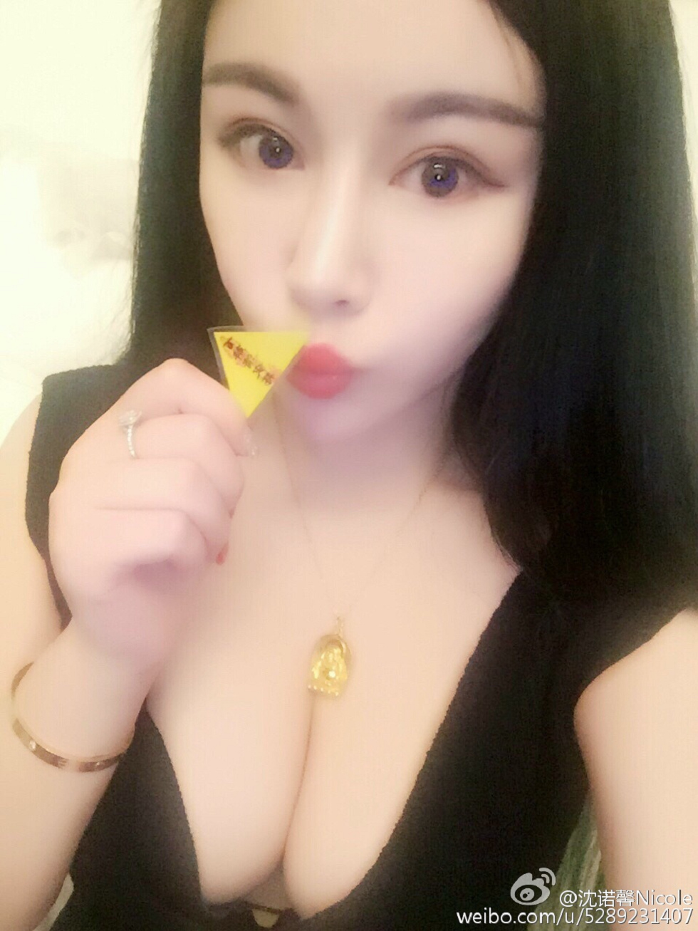 美女嫩模沈诺馨性感S曲线完美身材喷血微博海量写真225P