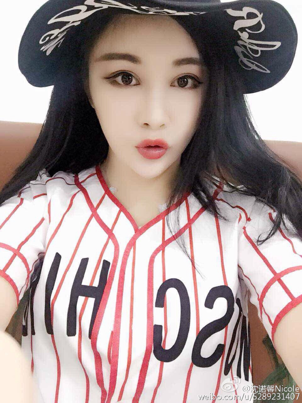 美女嫩模沈诺馨性感S曲线完美身材喷血微博海量写真225P