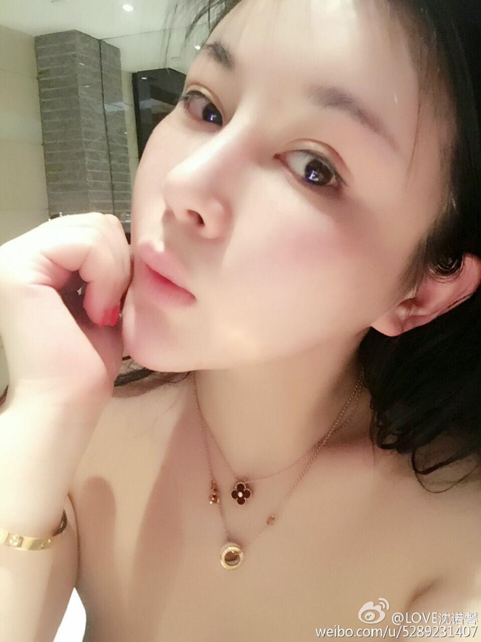 美女嫩模沈诺馨性感S曲线完美身材喷血微博海量写真225P