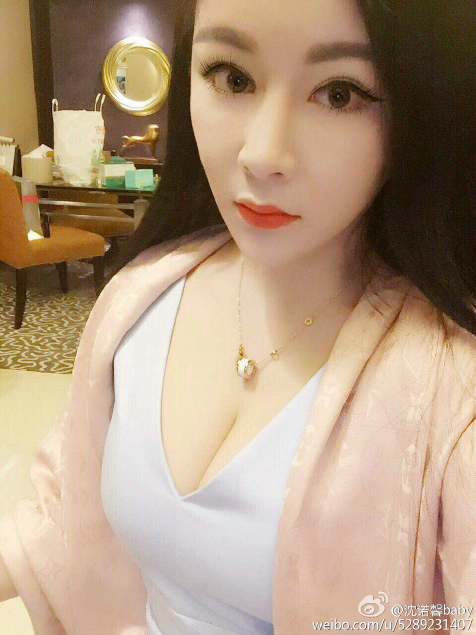 美女嫩模沈诺馨性感S曲线完美身材喷血微博海量写真225P
