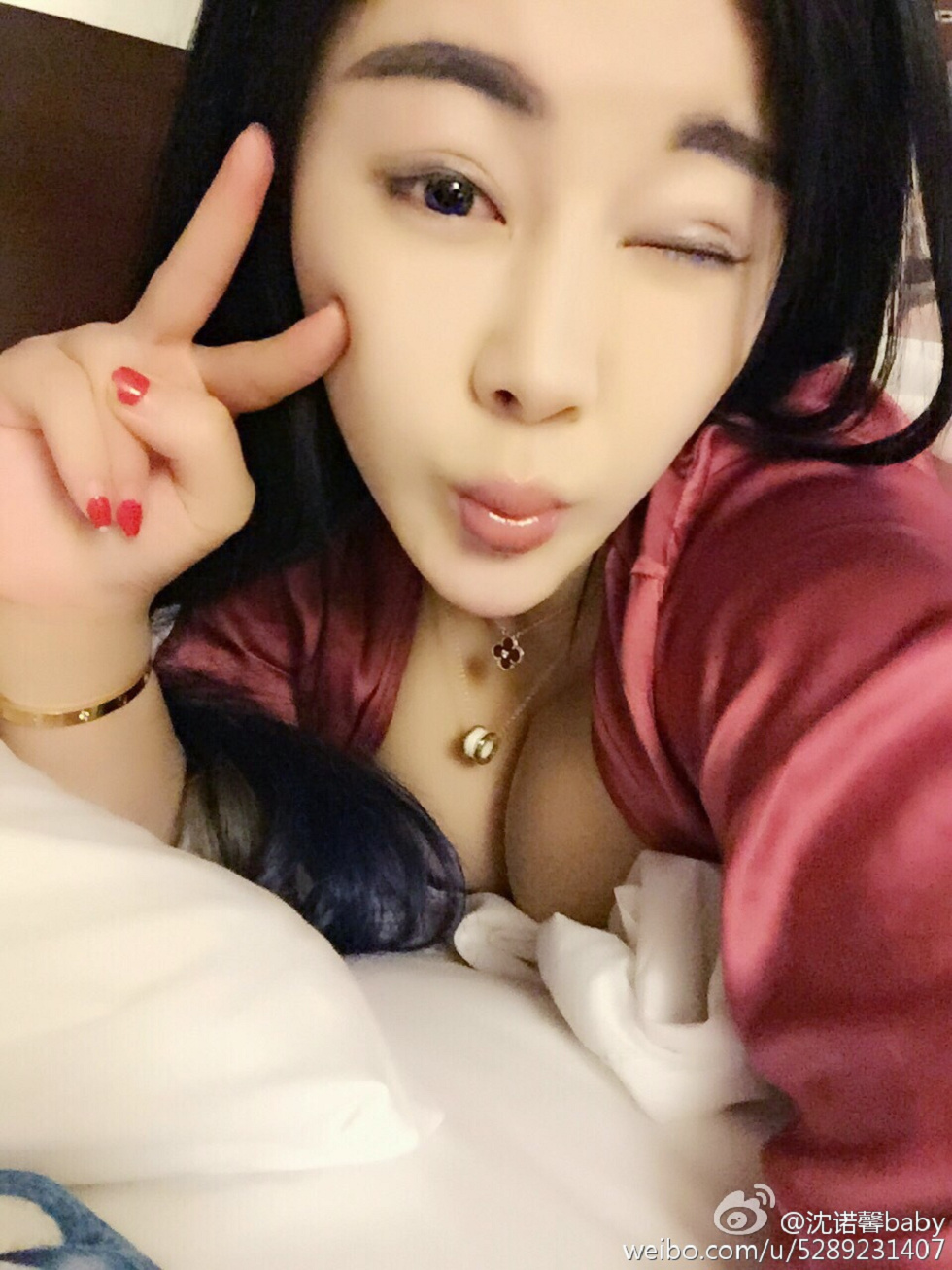 美女嫩模沈诺馨性感S曲线完美身材喷血微博海量写真225P