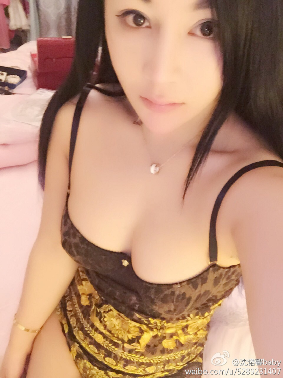 美女嫩模沈诺馨性感S曲线完美身材喷血微博海量写真225P