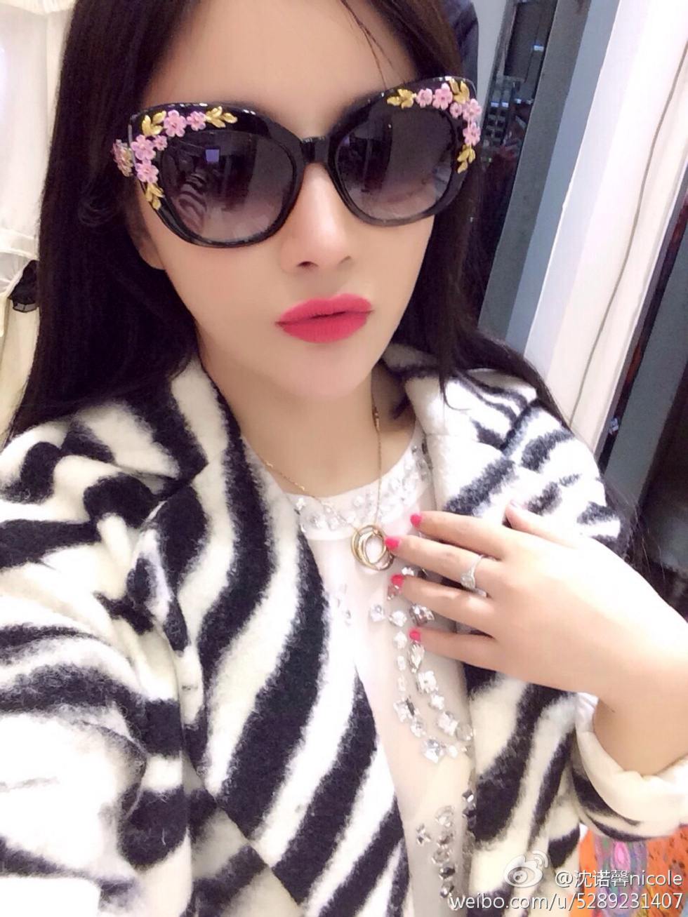 美女嫩模沈诺馨性感S曲线完美身材喷血微博海量写真225P