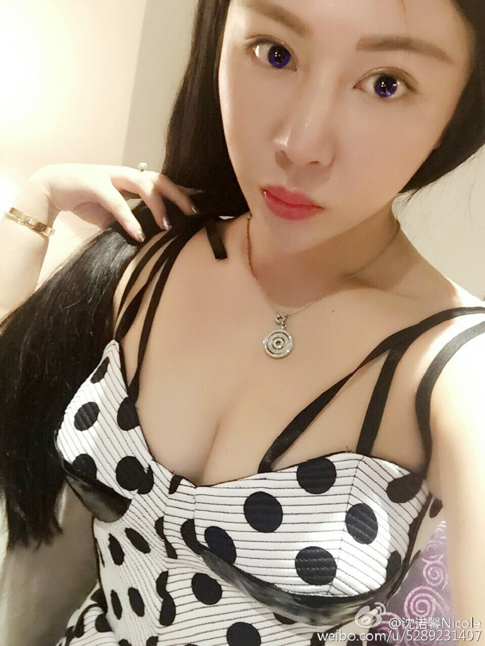 美女嫩模沈诺馨性感S曲线完美身材喷血微博海量写真225P