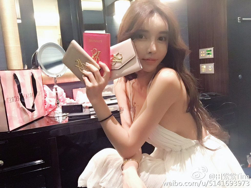 最豪车模田紫紫大胆生活写真秀微博海量写真240P