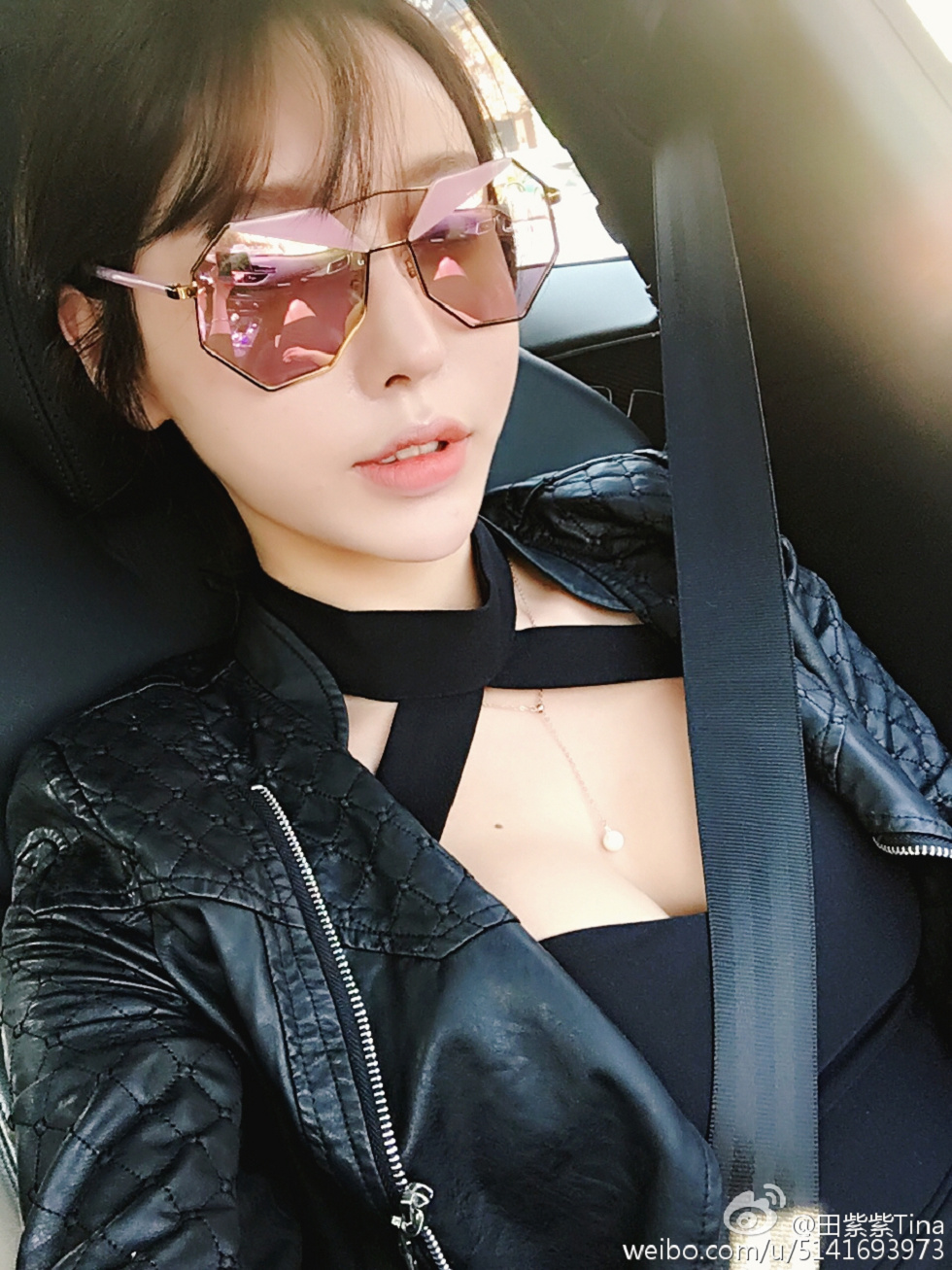 最豪车模田紫紫大胆生活写真秀微博海量写真240P