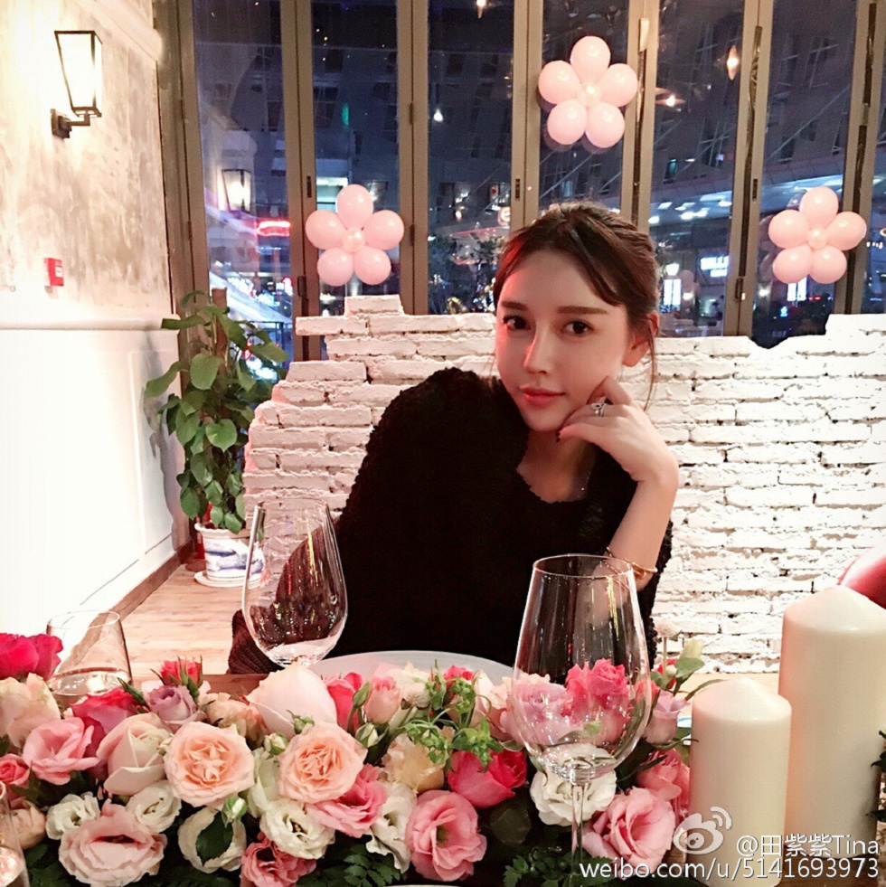 最豪车模田紫紫大胆生活写真秀微博海量写真240P