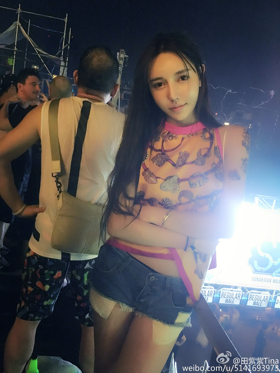 最豪车模田紫紫大胆生活写真秀微博海量写真240P