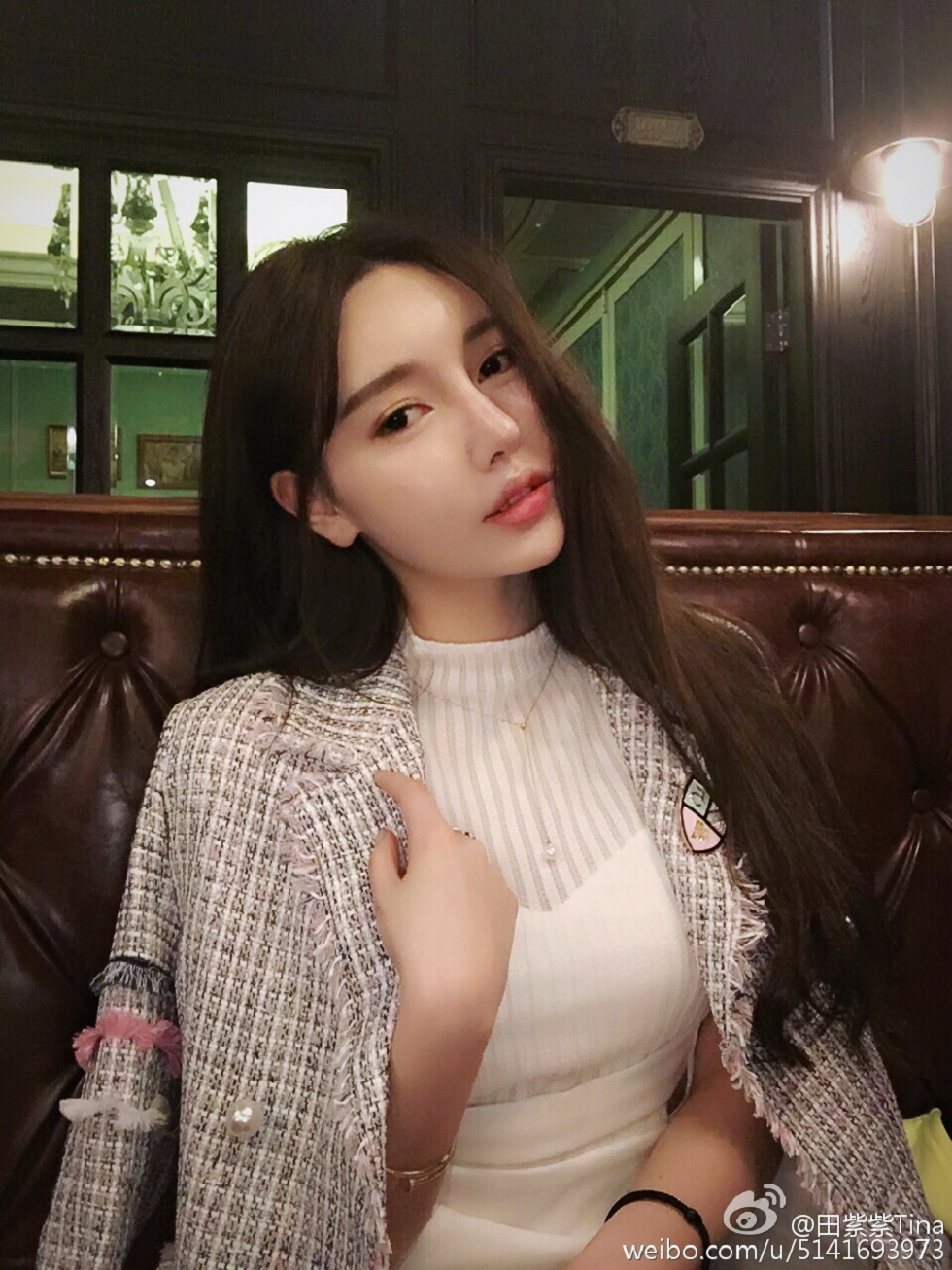 最豪车模田紫紫大胆生活写真秀微博海量写真240P