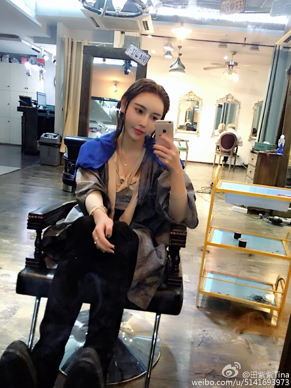最豪车模田紫紫大胆生活写真秀微博海量写真240P