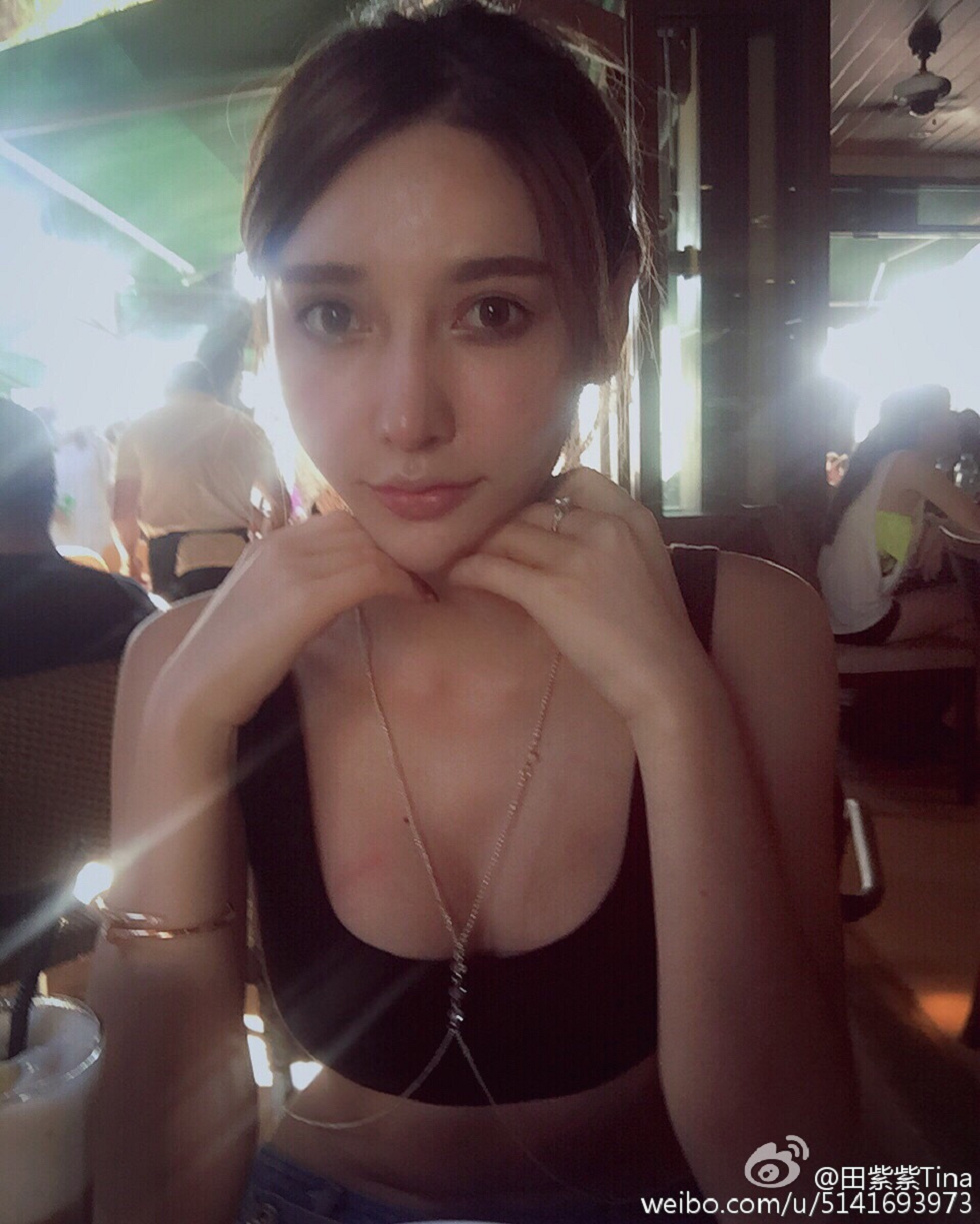 最豪车模田紫紫大胆生活写真秀微博海量写真240P