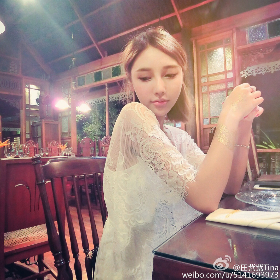 最豪车模田紫紫大胆生活写真秀微博海量写真240P