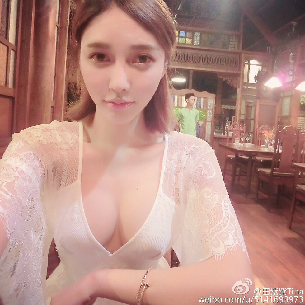 最豪车模田紫紫大胆生活写真秀微博海量写真240P