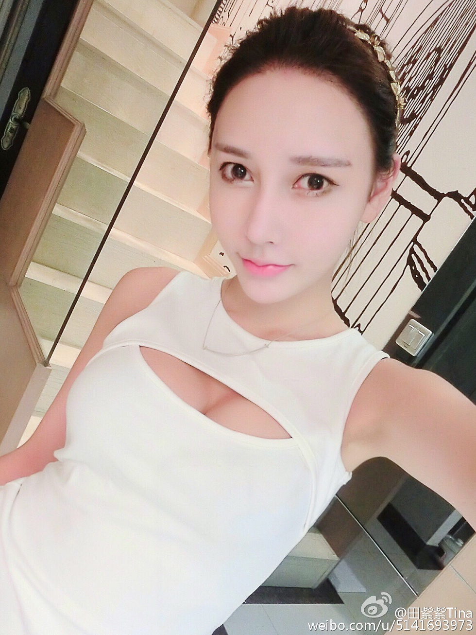 最豪车模田紫紫大胆生活写真秀微博海量写真240P