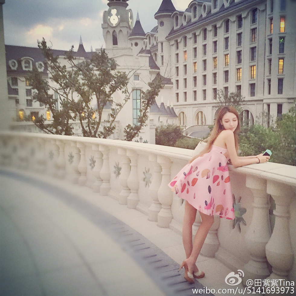 最豪车模田紫紫大胆生活写真秀微博海量写真240P