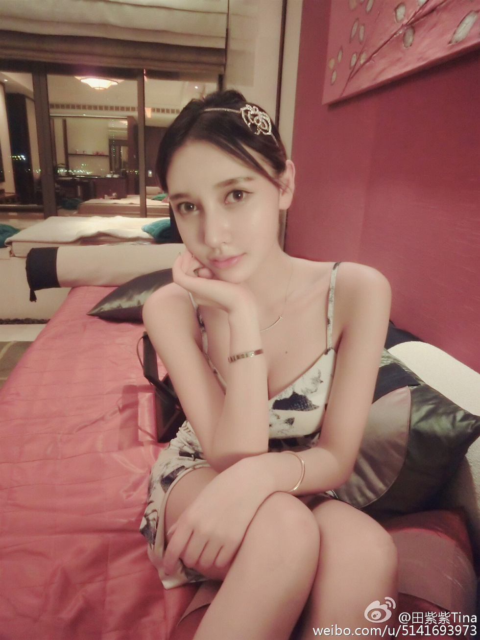 最豪车模田紫紫大胆生活写真秀微博海量写真240P