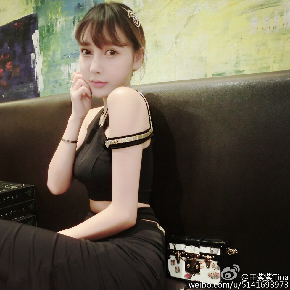 最豪车模田紫紫大胆生活写真秀微博海量写真240P